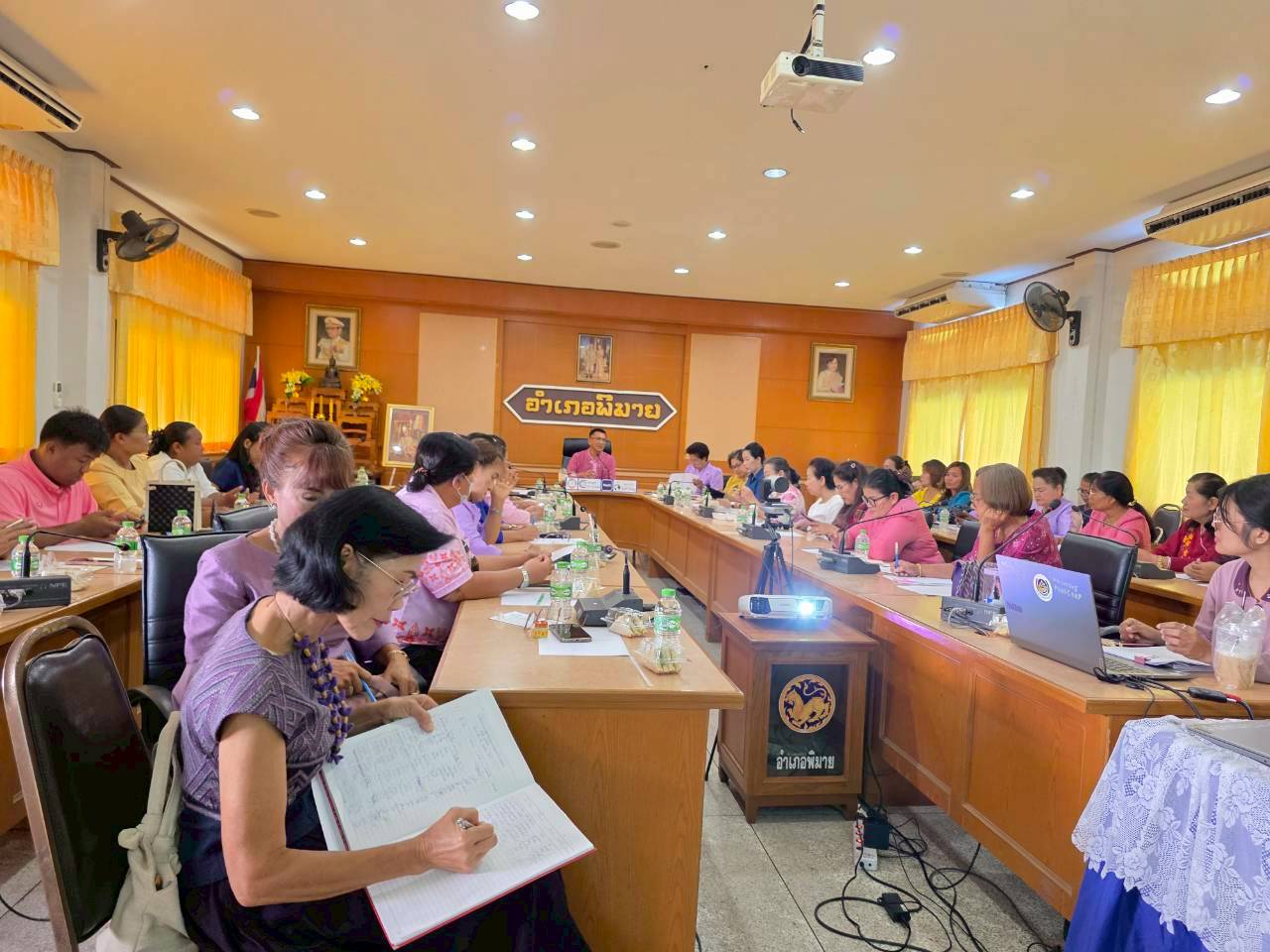 พช.พิมาย ร่วมกับคณะกรรมการพัฒนาสตรีอำเภอพิมาย  จัดประชุมเตรียมความพร้อมการเข้าร่วมการประกวดกิจกรรมส่งเสริมวัฒนธรรม ประเพณี ภูมิปัญญาท้องถิ่น ในงานเทศกาลเที่ยวพิมาย ประจำปี 2568