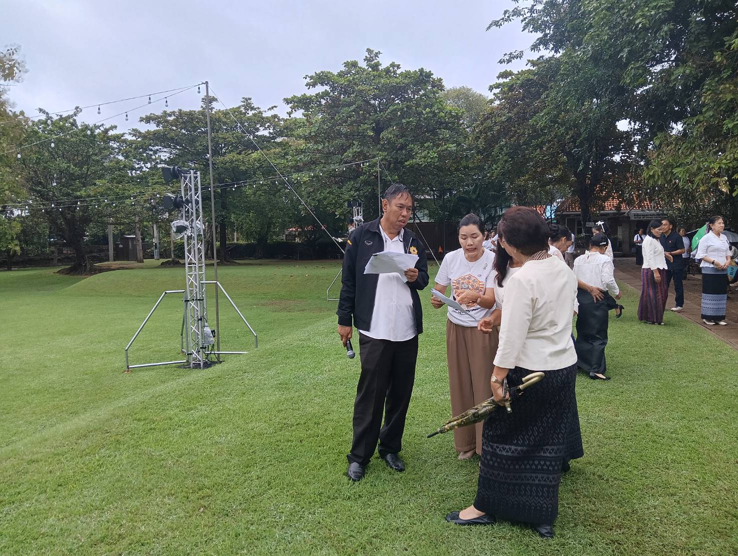 พช.พิมาย ดำเนินการซักซ้อมการรำบวงสรวงพระเจ้าชัยวรมันที่ 7 ก่อนพิธีเปิดงานเทศกาลเที่ยวพิมาย ประจำปี 2568