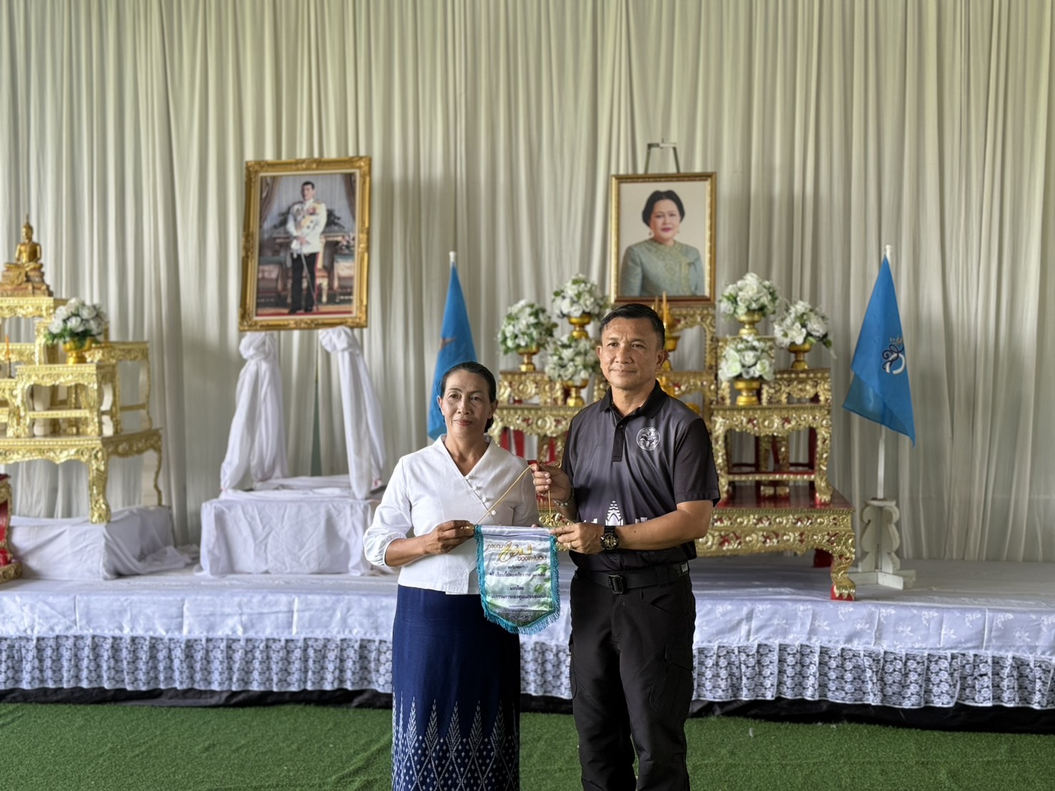 พช.พิมาย ขับเคลื่อนกองทุนแม่ฯ จัดพิธีมอบธงสัญลักษณ์ครัวเรือนปลอดภัยจากยาเสพติด บ้านช่องโค ม.3  ต.รังกาใหญ่ อำเภอพิมาย จังหวัดนครราชสีมา