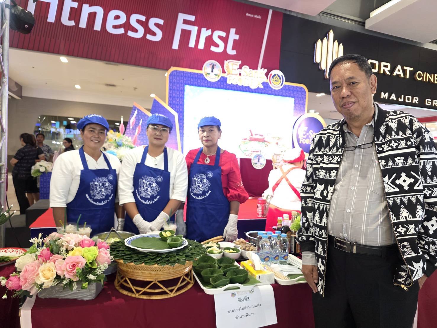 พช.พิมาย นำทีม “สามนางในแห่งตำนานเมืองพิมาย” คว้ารางวัล “ชนะเลิศ” การประกวดผัดหมี่โคราช ในงานมหกรรม “E-San FooDEx”
