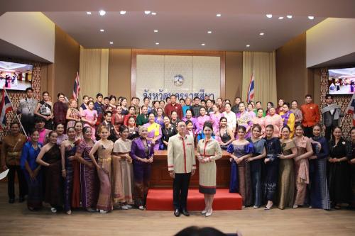 พช.พิมาย นำทีมเครือข่าย กลุ่ม องค์กร เข้าร่วมกิจกรรมการเดินแบบผ้าไทยการกุศล "สืบสานพระราชปณิธานด้วยใจภักดิ์ อัตลักษณ์ภูษาศิลป์ ผ้าไทยถิ่นเมืองโคราช" เนื่องในงานวันฉลองชัยชนะท้าวสุรนารี ประจำปี 2569